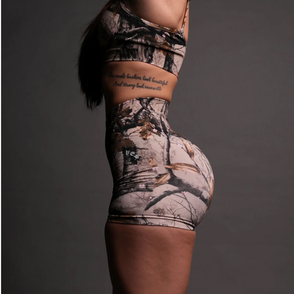 DARC SPORT EVERSON SEAMLESS "TRAINING" SHORTS IN CHERRY BLOSSOM WOODLAND CAMO